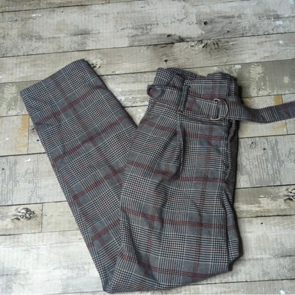 Hollister Stretch Ultra High-Rise Belted Mom Pant in grey plaid